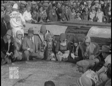1928-March11_LargestPieBaked2_small.jpg